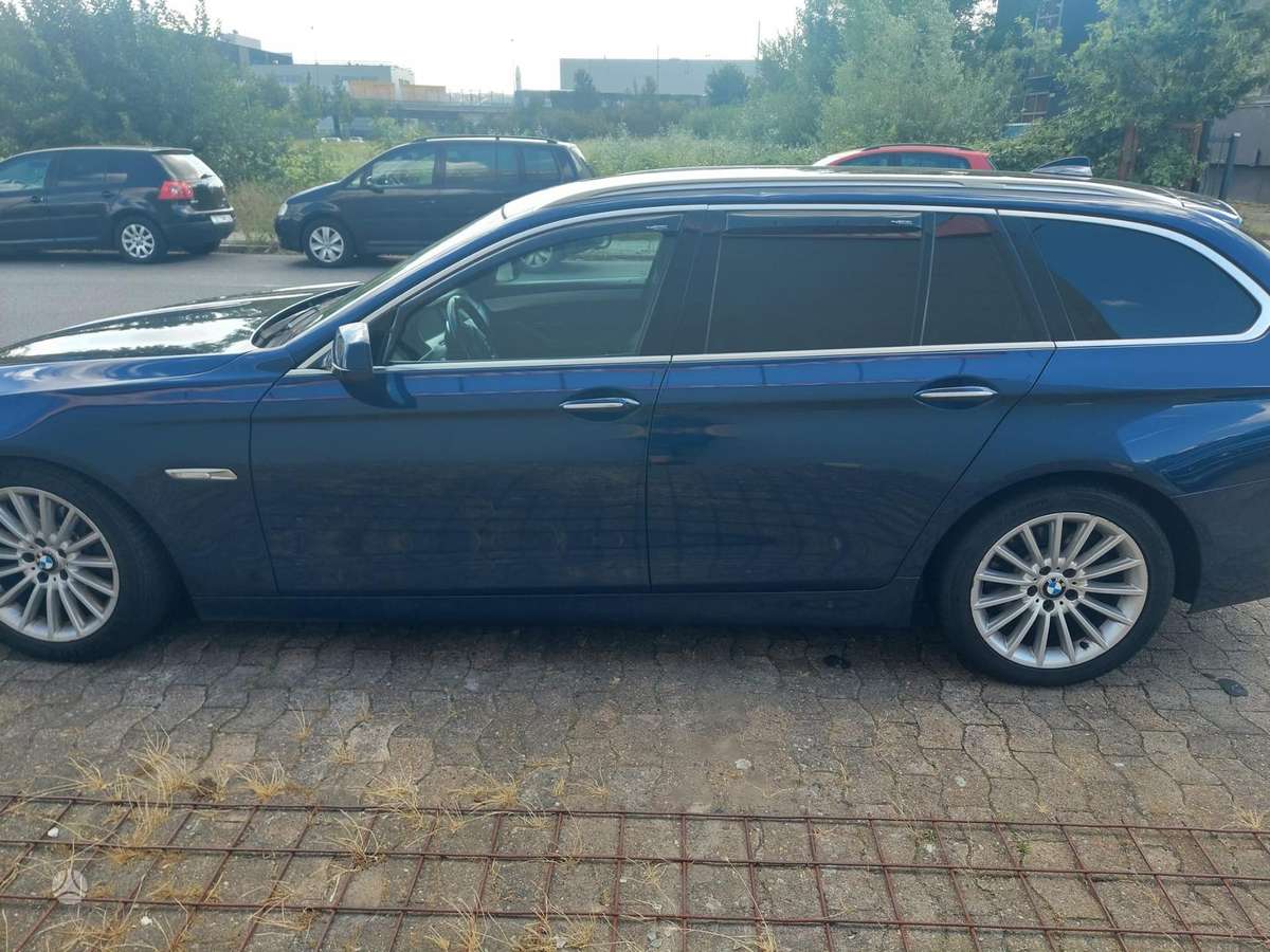 BMW 530, universalas