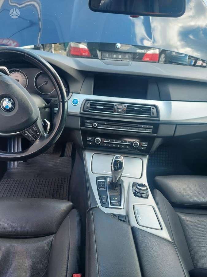 BMW 530, universalas