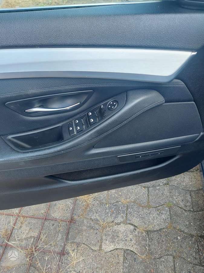 BMW 530, universalas
