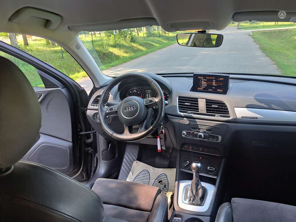 Audi Q3, 2.0 l., off-road / crossover
