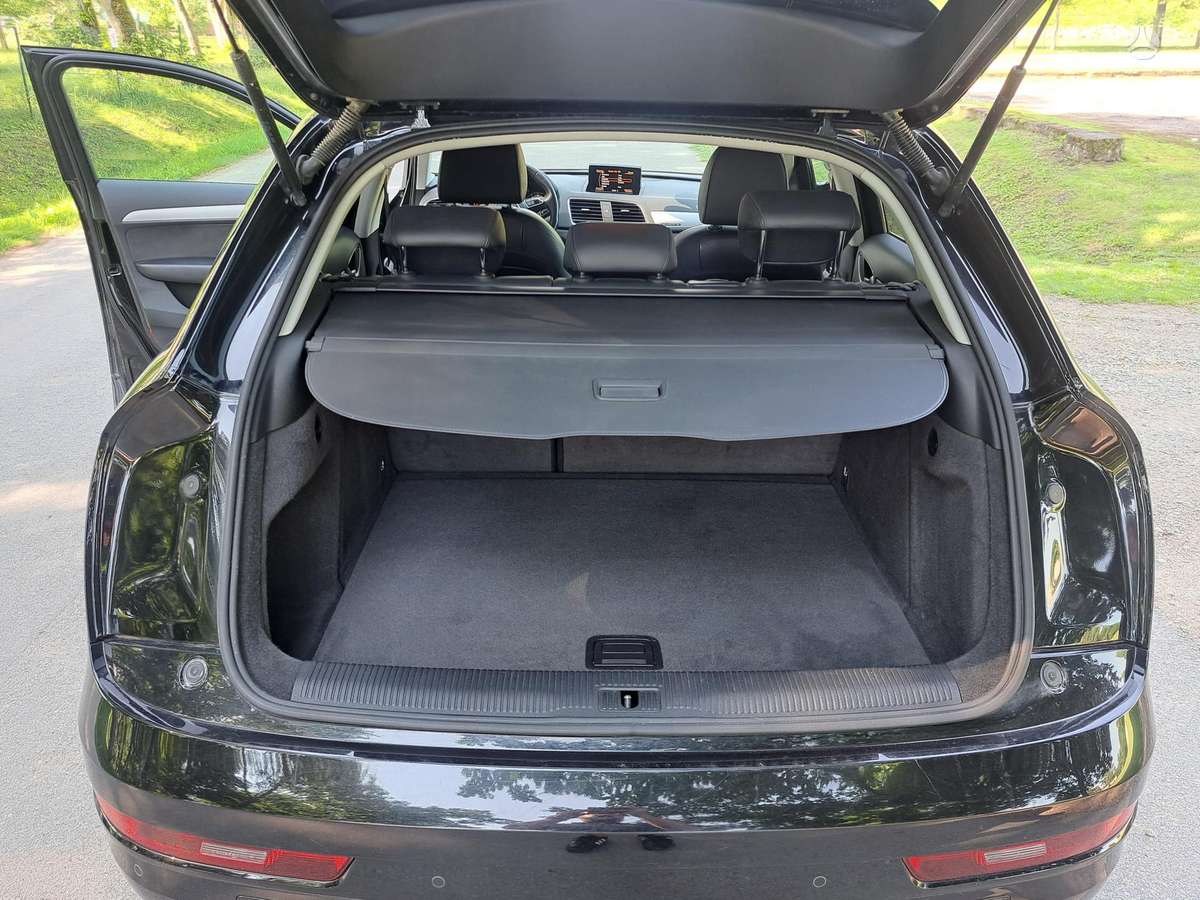 Audi Q3, 2.0 l., Внедорожник / Кроссовер