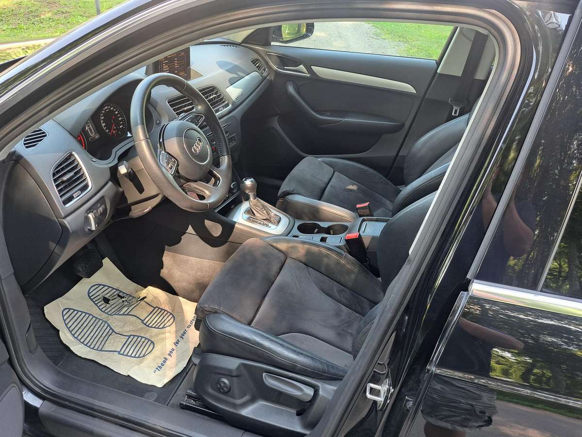 Audi Q3, 2.0 l., off-road / crossover