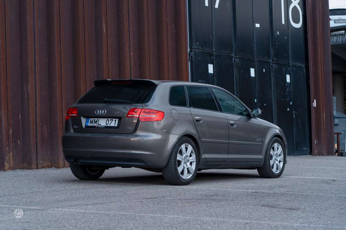 Audi A3, 1.6 l., hatchback