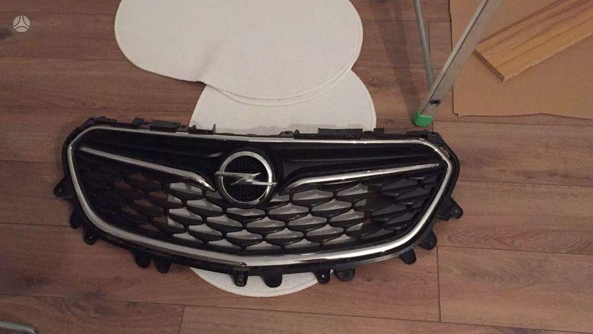 Opel Mokka X front grill