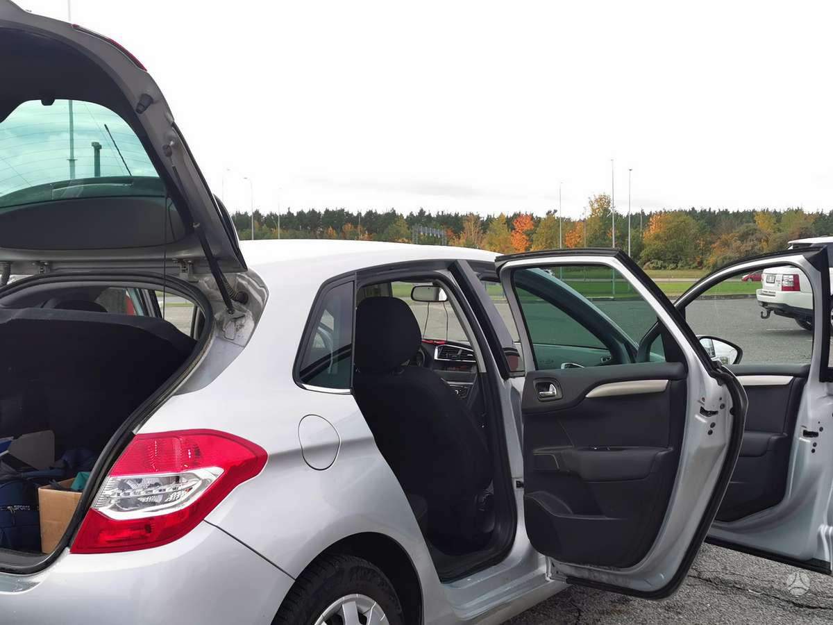 Citroen C4, 1.6 l., hatchback