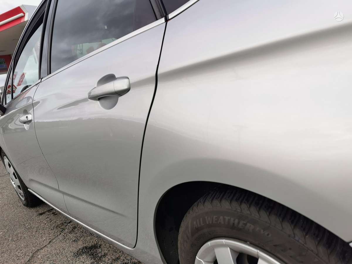 Citroen C4, 1.6 l., hatchback