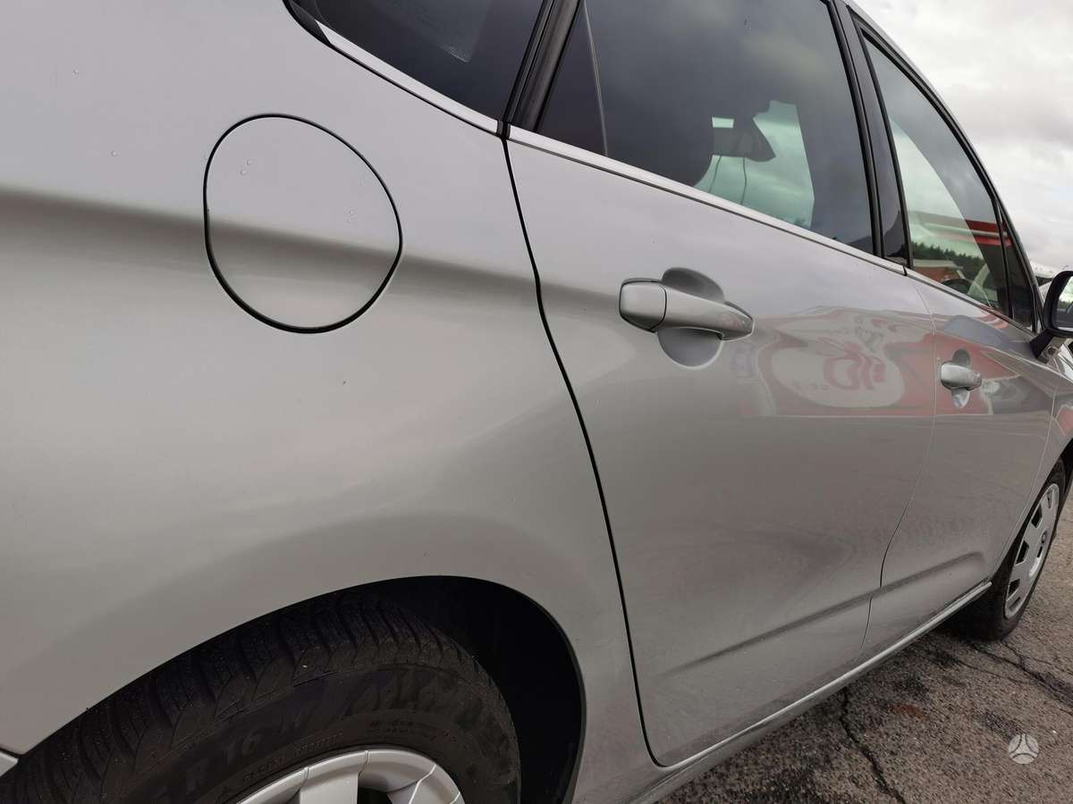Citroen C4, 1.6 l., hatchback