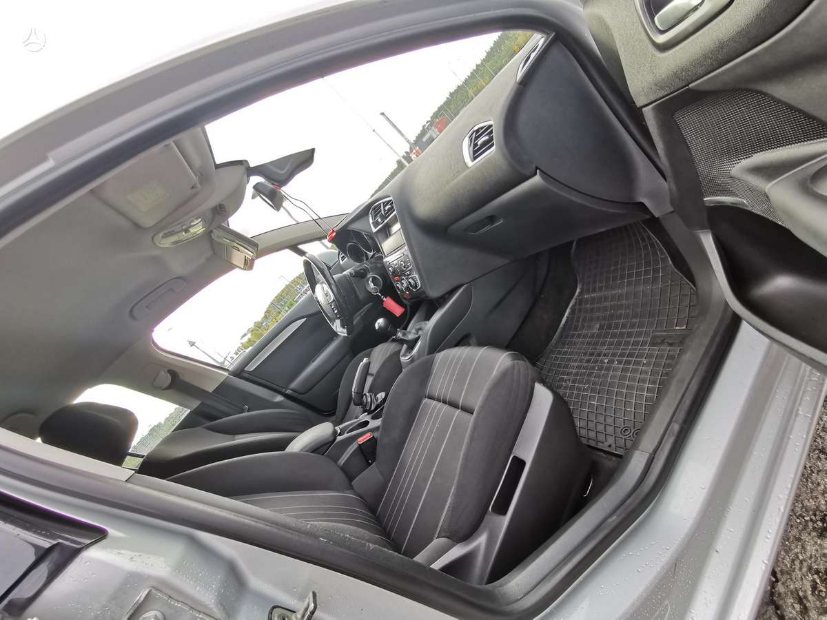 Citroen C4, 1.6 l., hatchback