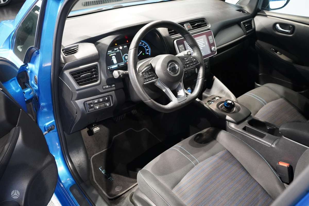 Nissan Leaf, 40 kWh, hatchback