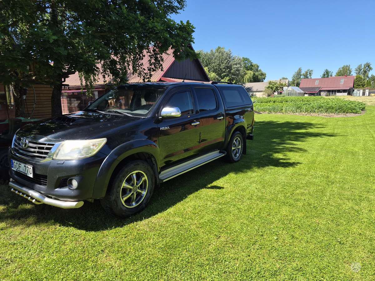 Toyota Hilux - 1