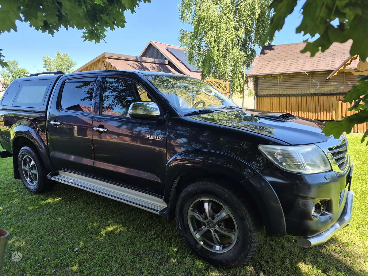 Toyota Hilux - 2