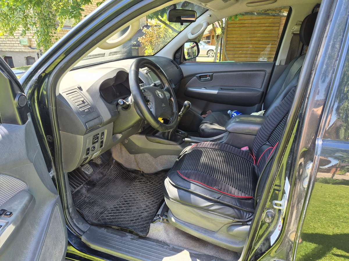 Toyota Hilux - 5