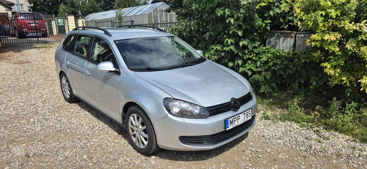 Volkswagen Golf - 1