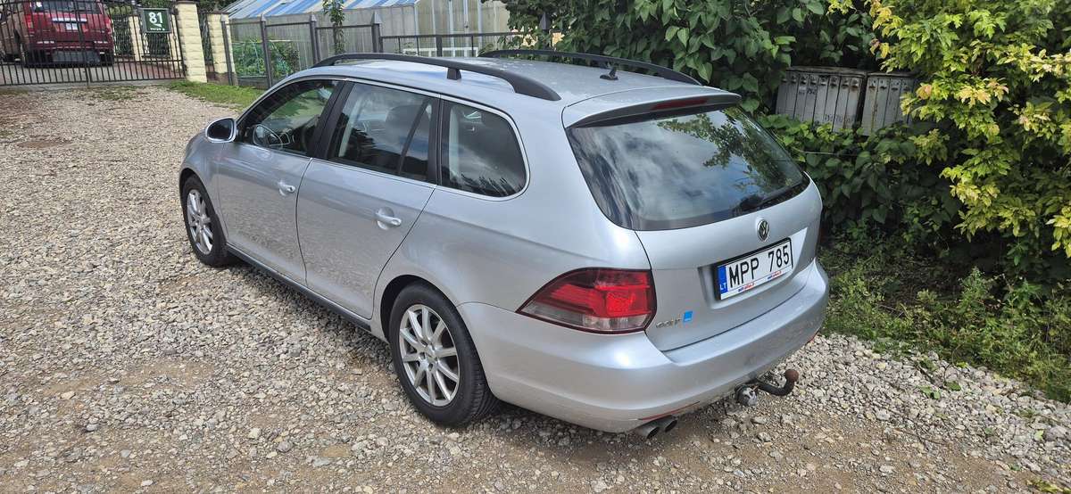 Volkswagen Golf - 6
