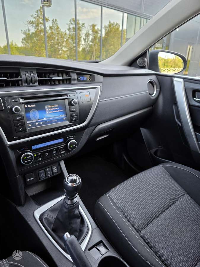 Toyota Auris, 2.0 l., Универсал