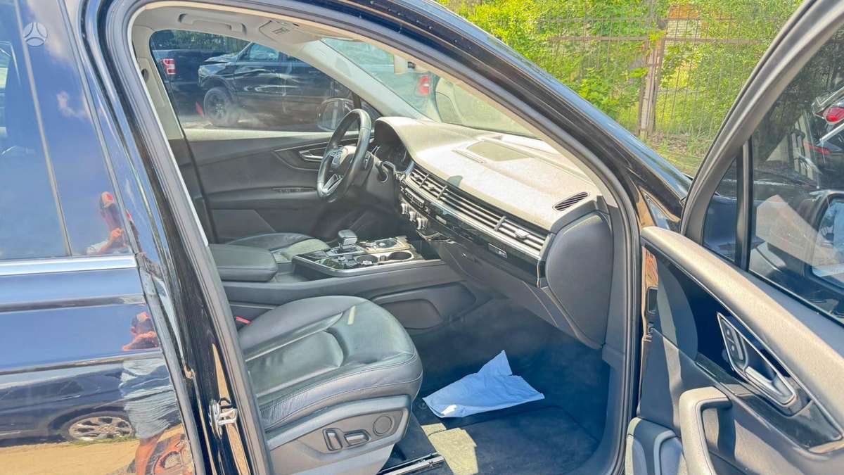 Audi Q7, 3.0 l., off-road / crossover