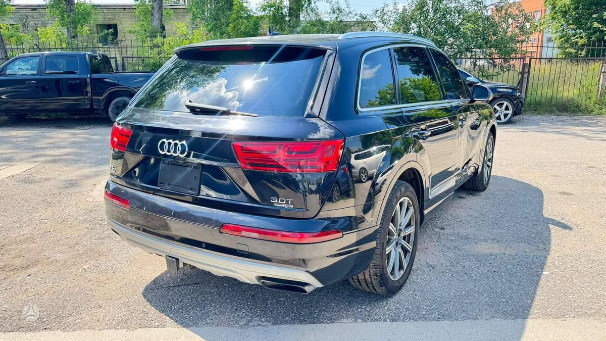 Audi Q7, 3.0 l., off-road / crossover