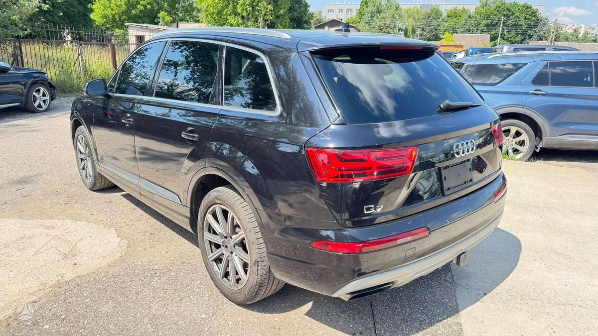 Audi Q7, 3.0 l., off-road / crossover