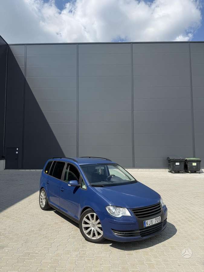 Volkswagen Touran - 1