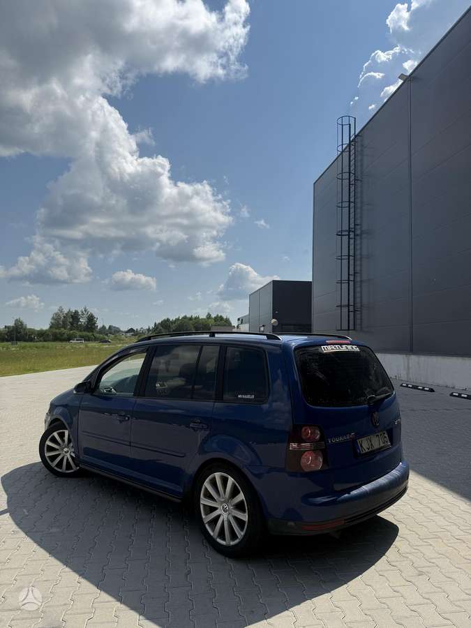 Volkswagen Touran - 3