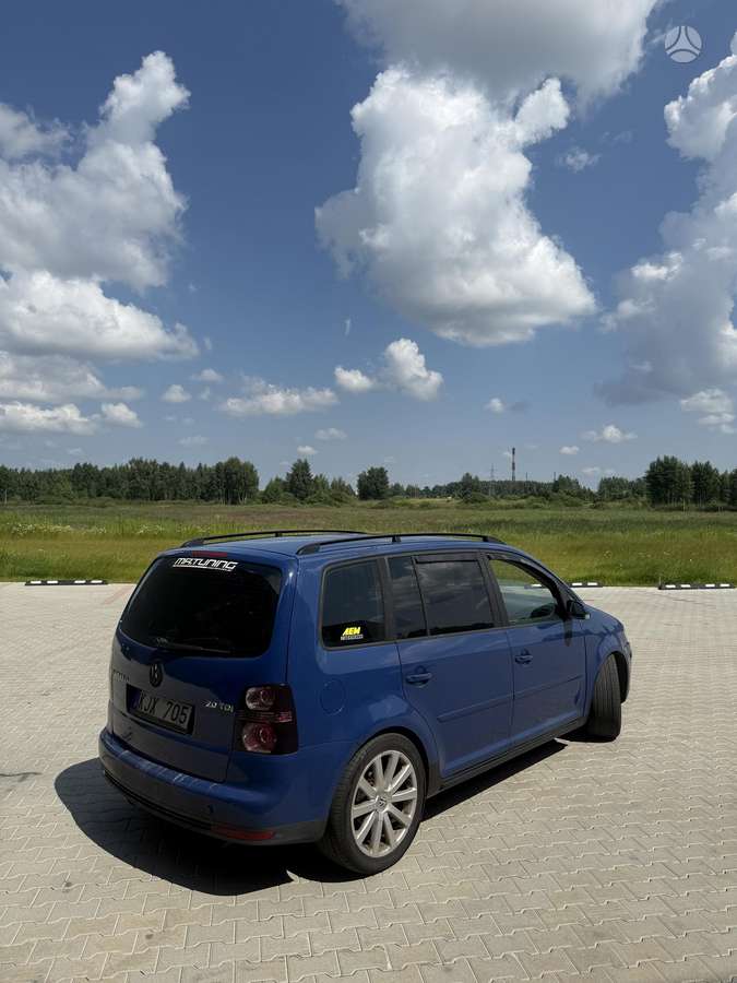 Volkswagen Touran - 4