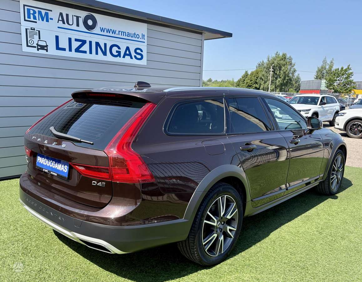 Volvo V90 Cross Country - 5