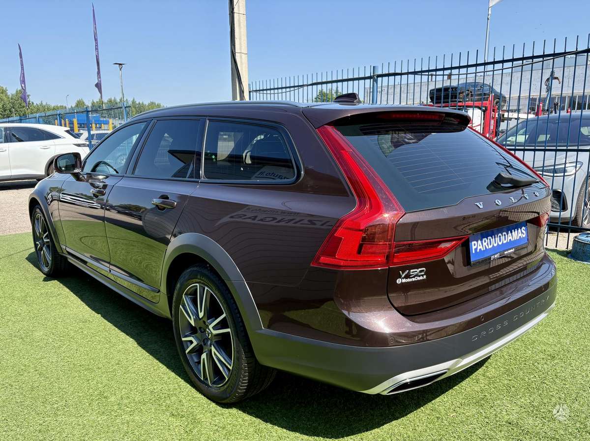 Volvo V90 Cross Country - 7