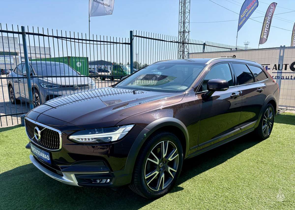 Volvo V90 Cross Country - 1