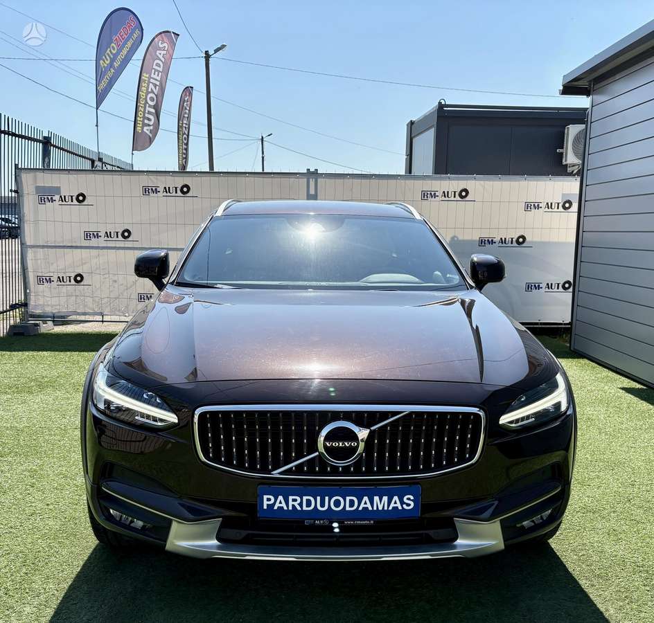 Volvo V90 Cross Country - 2
