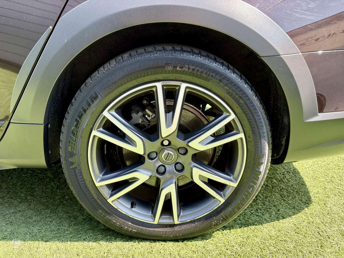 Volvo V90 Cross Country - 8