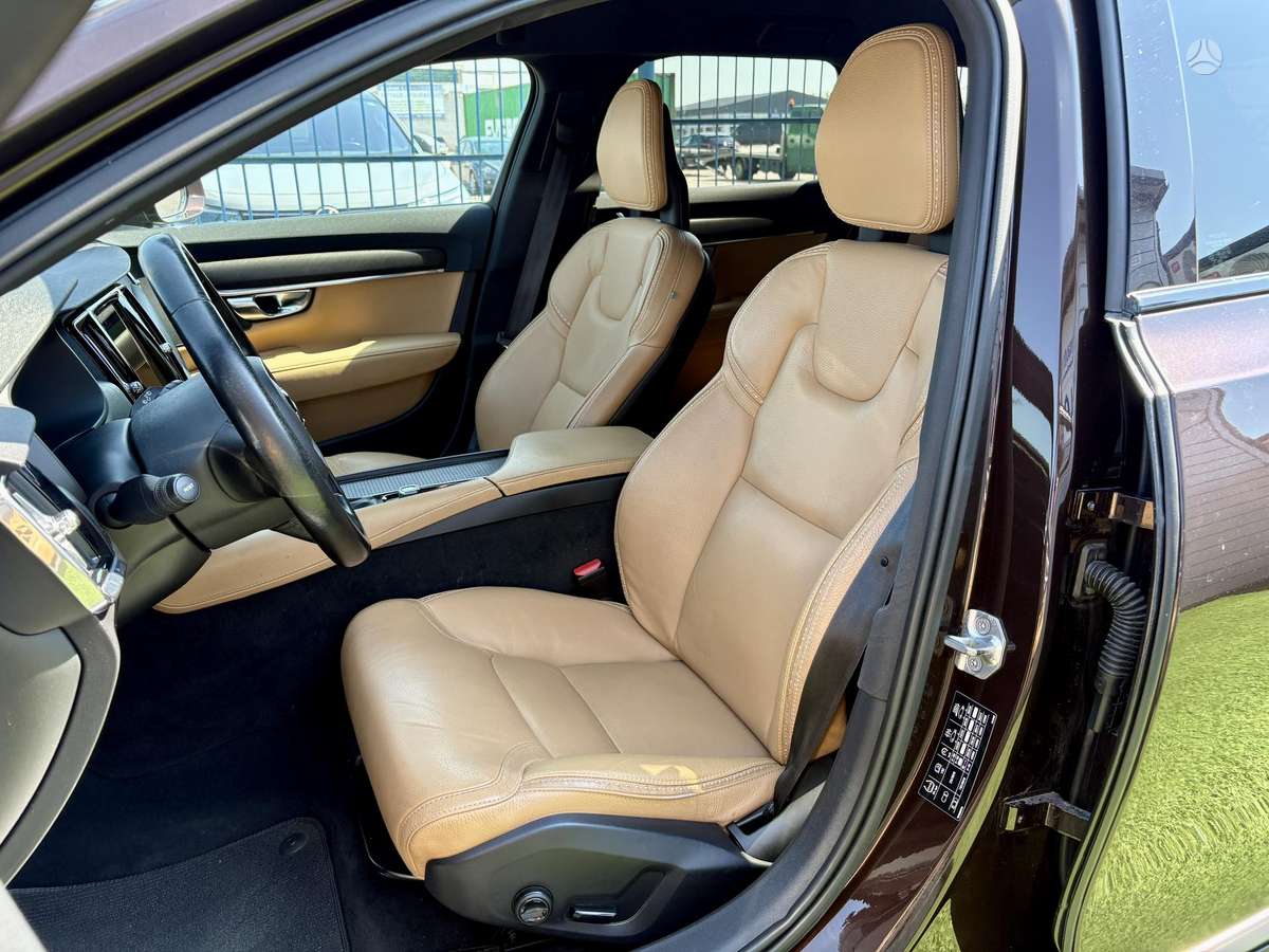 Volvo V90 Cross Country - 11