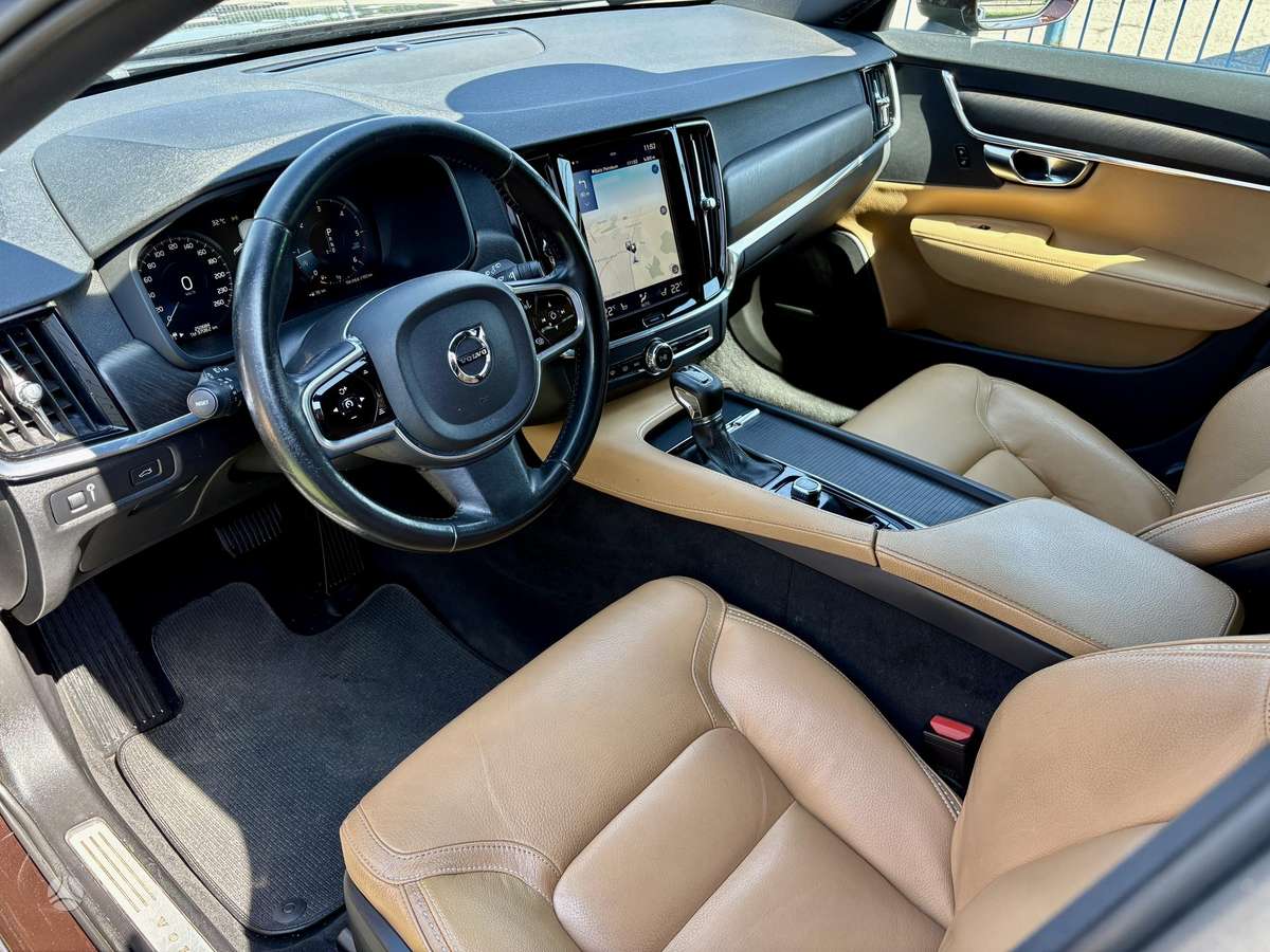Volvo V90 Cross Country - 10