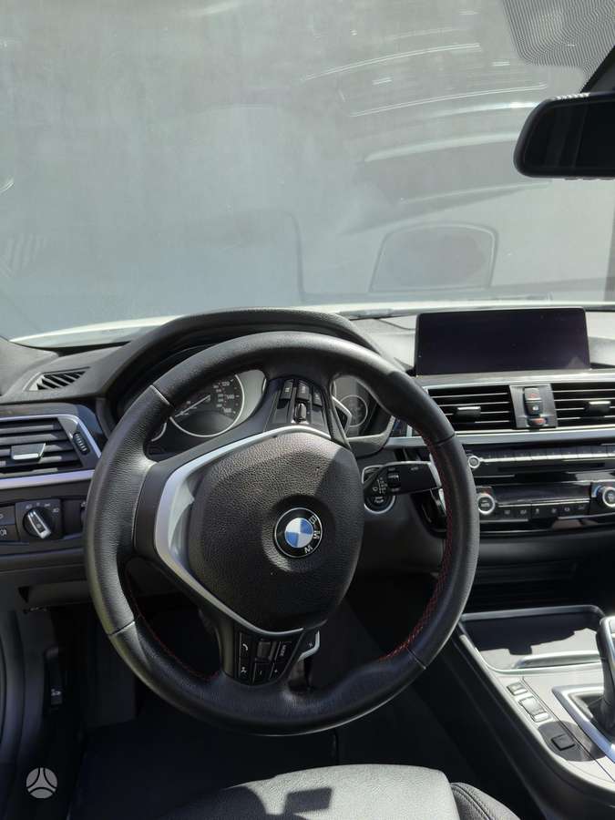 BMW 330, 2.0 l., Седан