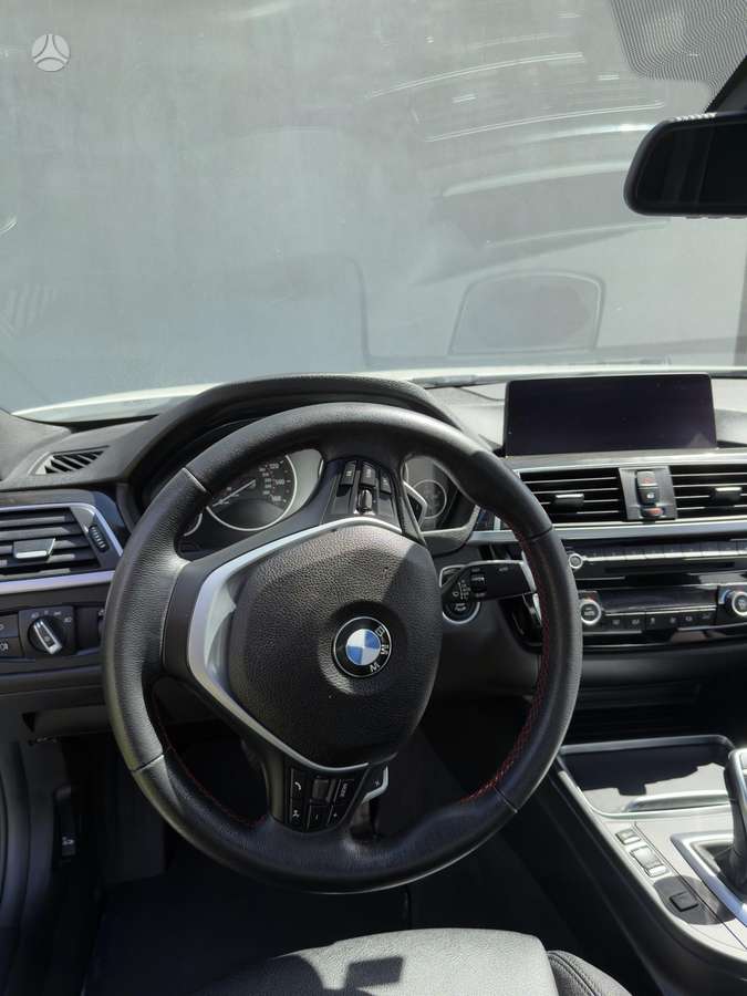 BMW 330, 2.0 l., Седан
