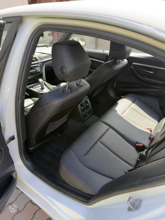 BMW 330, 2.0 l., Седан