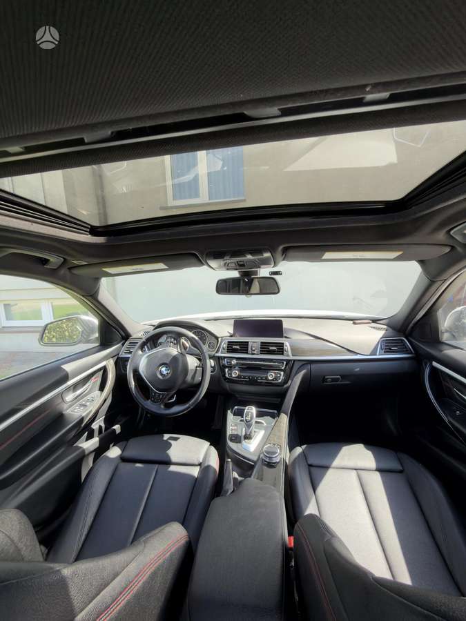 BMW 330, 2.0 l., Седан