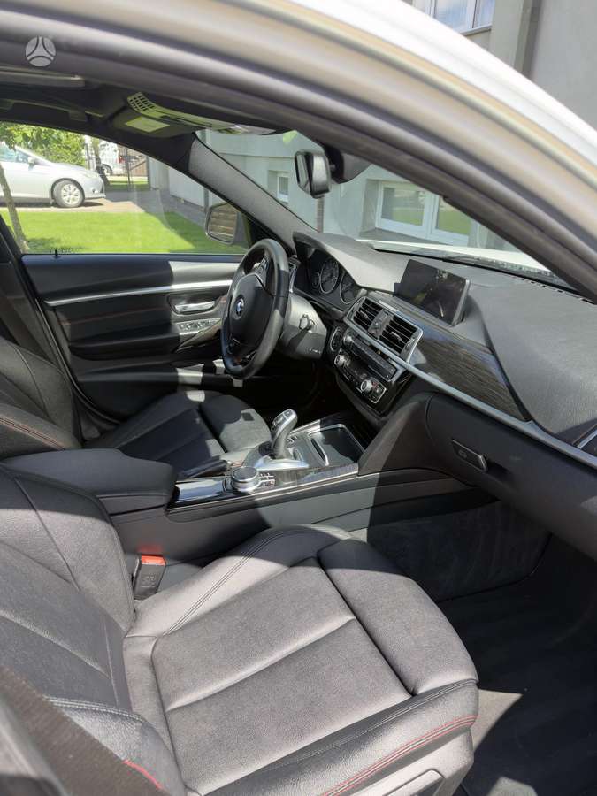 BMW 330, 2.0 l., Седан