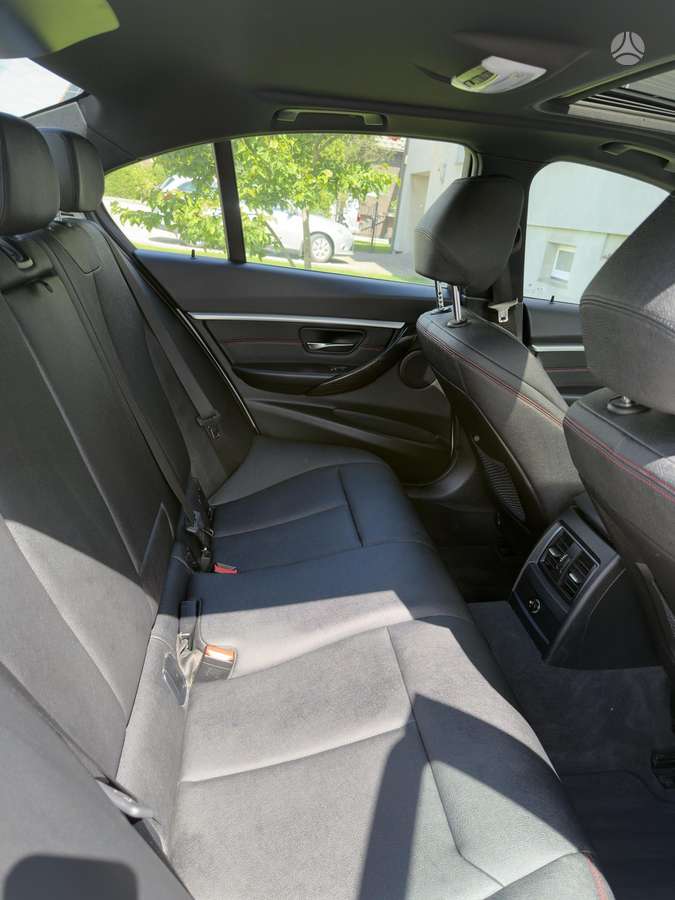 BMW 330, 2.0 l., Седан