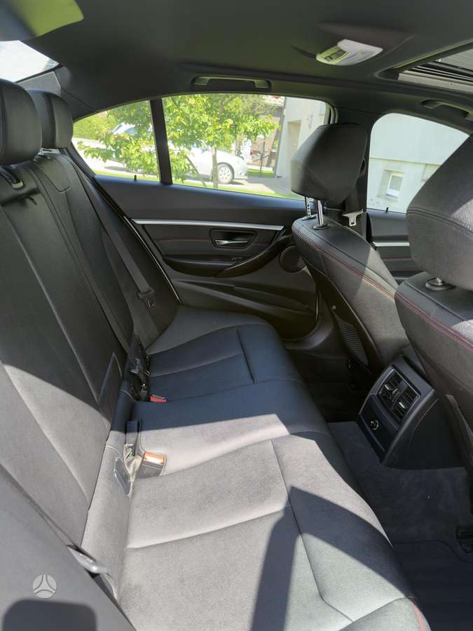 BMW 330, 2.0 l., Седан