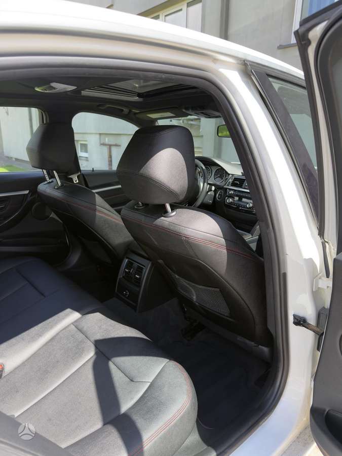 BMW 330, 2.0 l., Седан