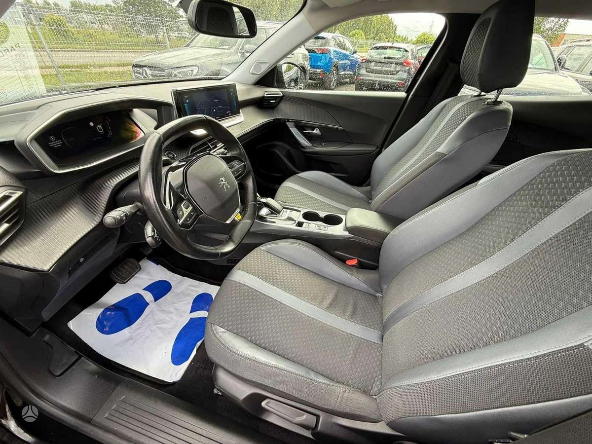Peugeot 2008 - 8