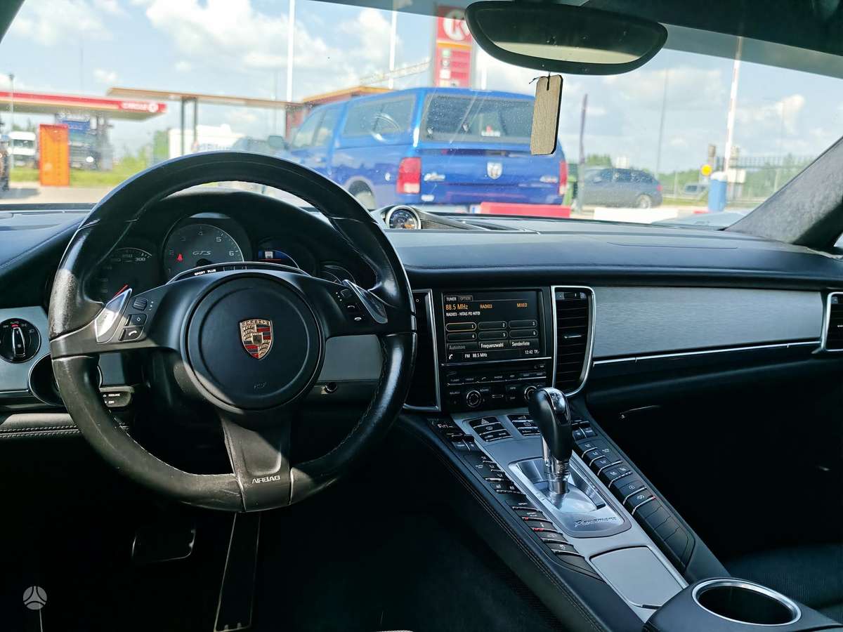 Porsche Panamera - 4