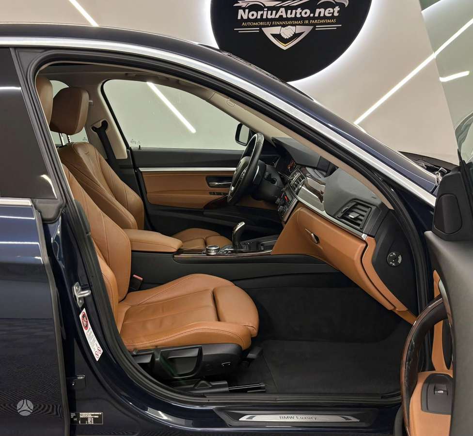 BMW 320, 2.0 l., hatchback