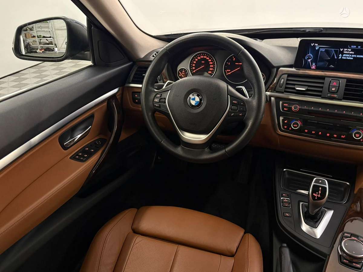 BMW 320, 2.0 l., hatchback