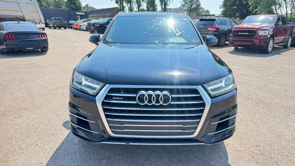 Audi Q7, 3.0 l., off-road / crossover