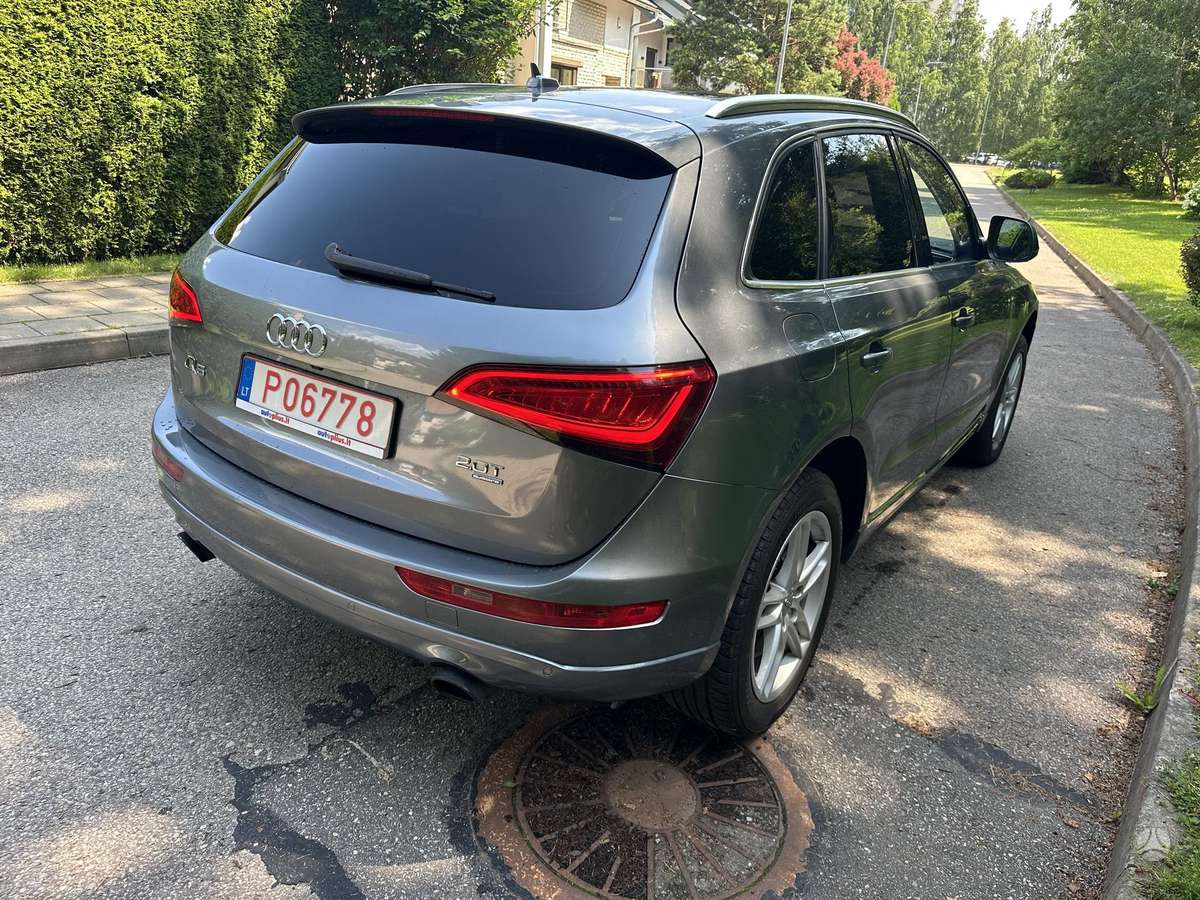 Audi Q5, 2.0 l., off-road / crossover