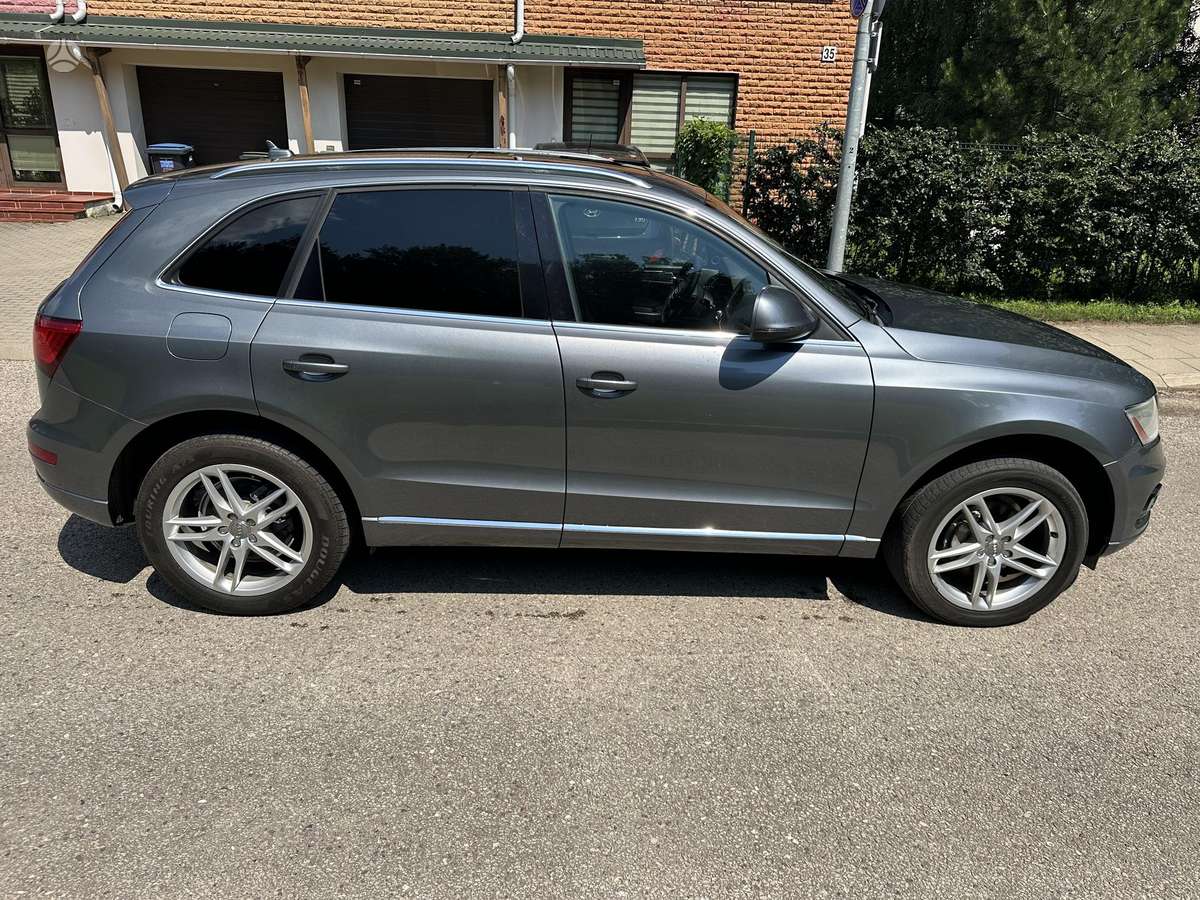 Audi Q5, 2.0 l., off-road / crossover