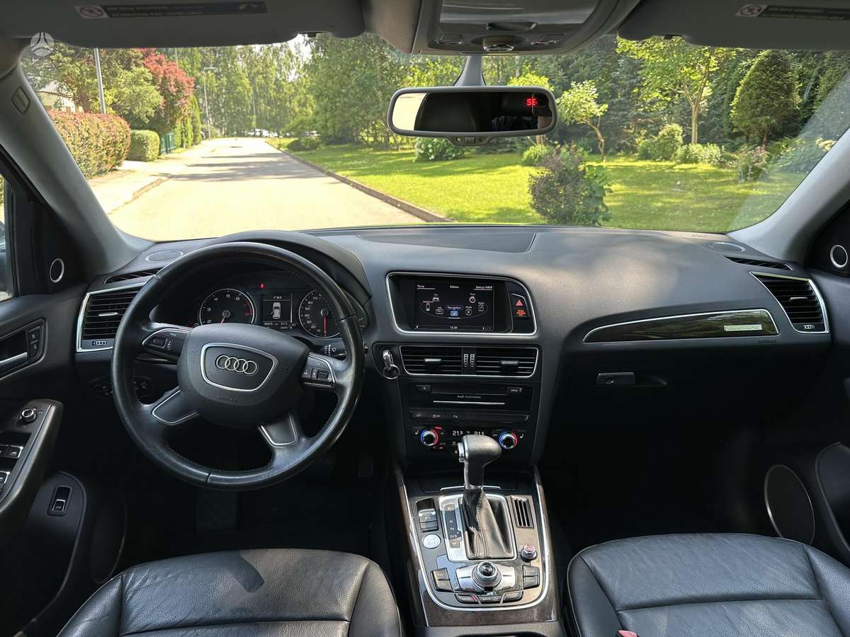 Audi Q5, 2.0 l., off-road / crossover