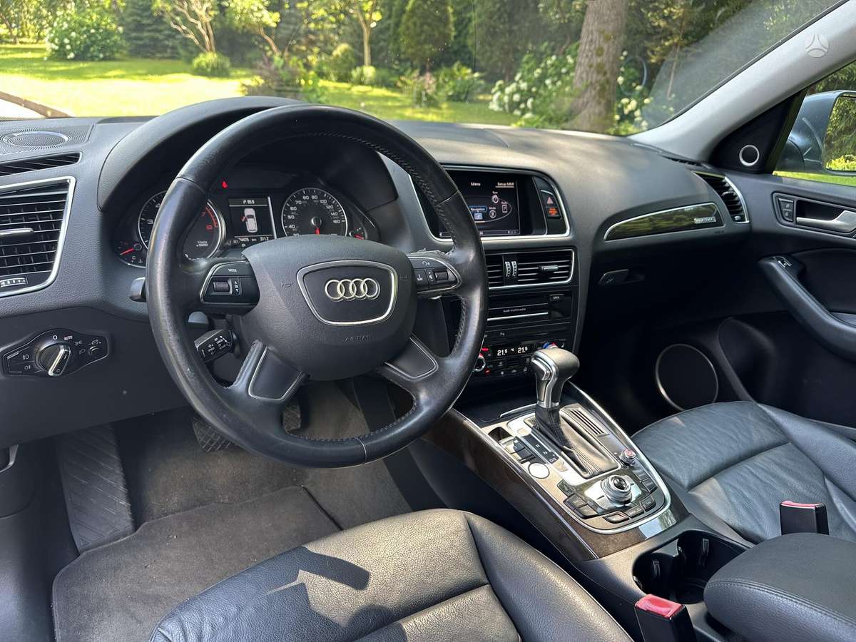 Audi Q5, 2.0 l., off-road / crossover
