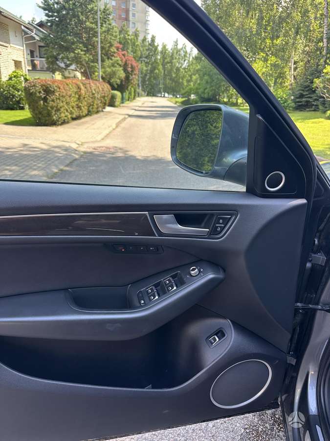 Audi Q5, 2.0 l., off-road / crossover